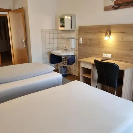 兰德恩格尔酒店 Limbach