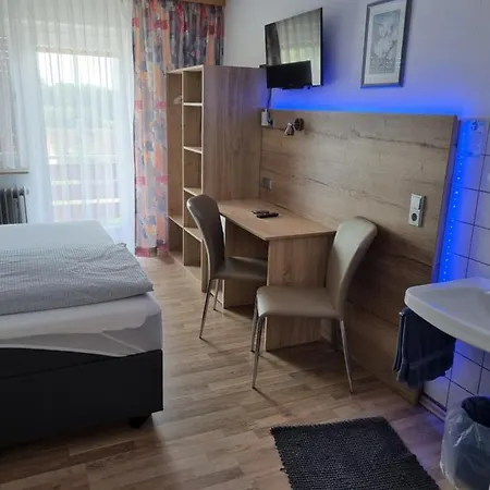 兰德恩格尔酒店 Limbach